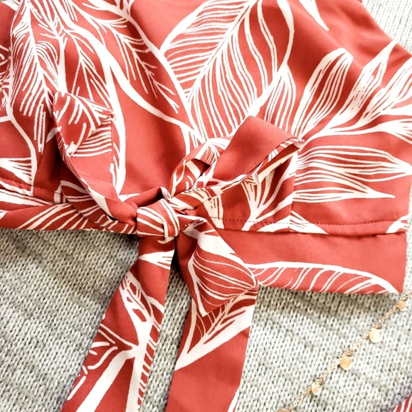 🚨END OF SUMMER SALE// tropical print - Picture 6 of 7